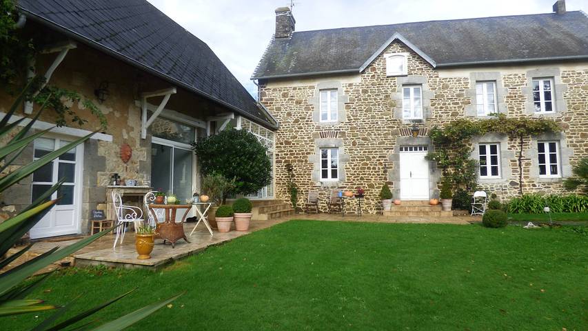 Location de vacances pour 2 personnes, avec jardin à Longueville (Manche)