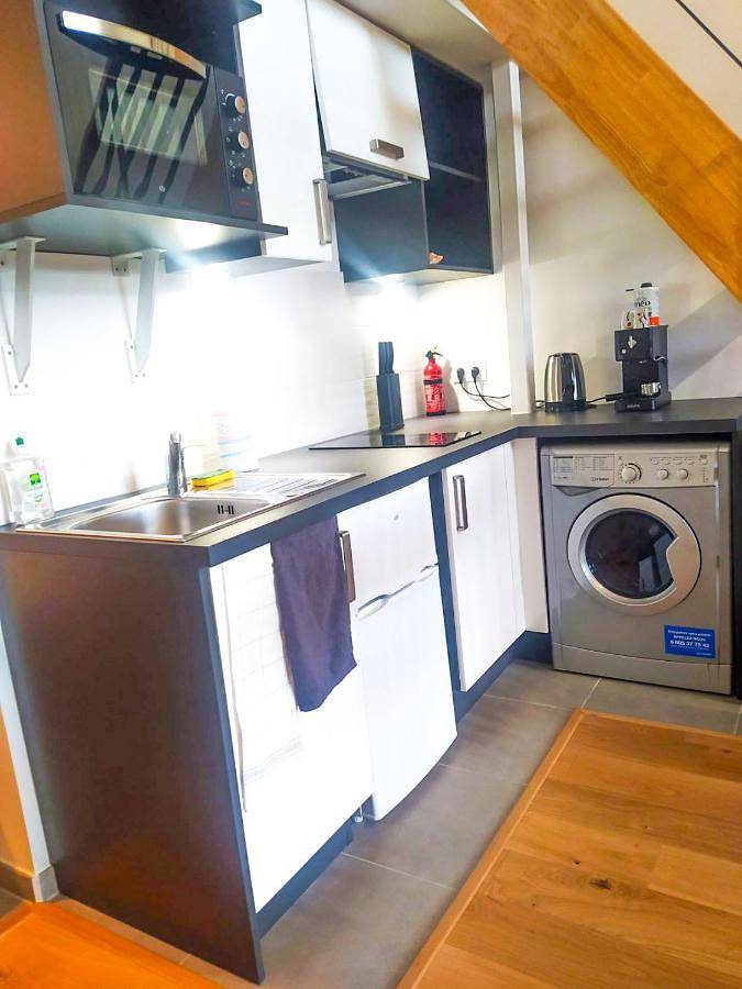 Appartement entier, One-Bedroom Apartment in Champagne-au-Mont-d'Or, Lyon et ses environs