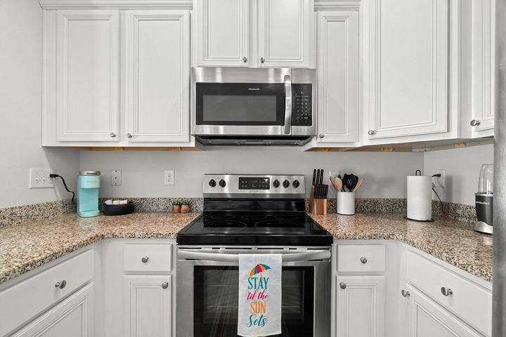 Vacation house for 7 people, with pool and yard as well as balcony the Florida Panhandle