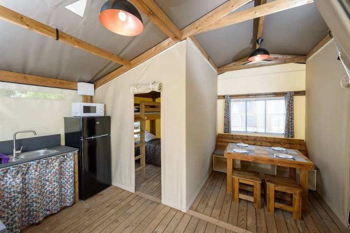 Tente pour 4 personnes, avec bassin pour enfant dans le Finistère - 3