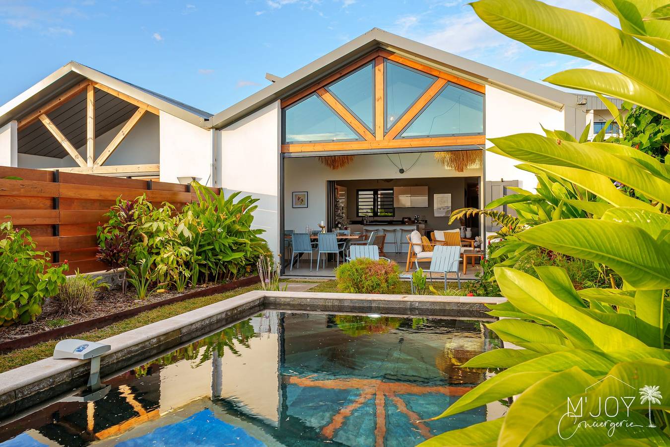 Villa Escale Tropicale - Piscine, Vue océan et Baleines in Petite-Île, Île de la Réunion