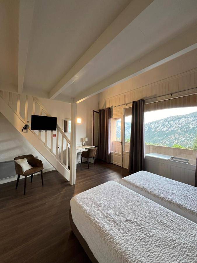 Triple Room in Gilette, Côte méditerranéenne (France)
