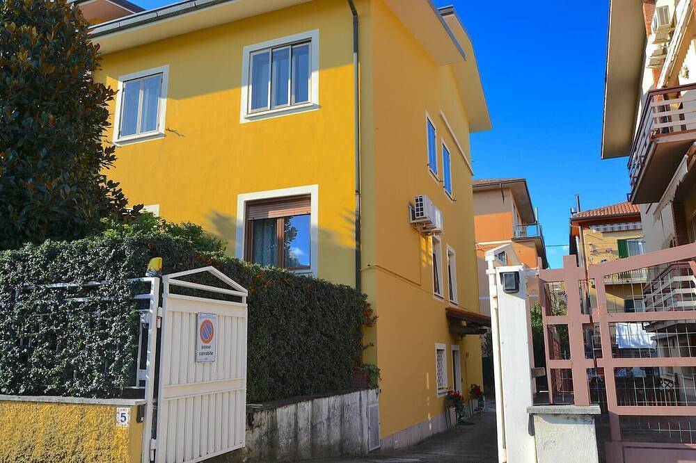 Ganze Wohnung, Manu's house. One minute from train/bus station, close to downtown. in Montecatini-Terme, Pistoia Provinz