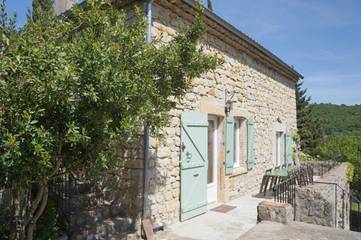 Gîte pour 9 personnes, avec piscine et jardin à Villeneuve-de-Berg