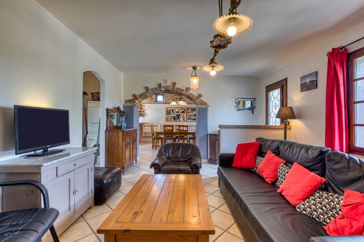 Casa de vacaciones 'La Trêve' con vistas a las montañas, Wi-Fi y aire acondicionado in La Tour-sur-Orb, Region de Béziers