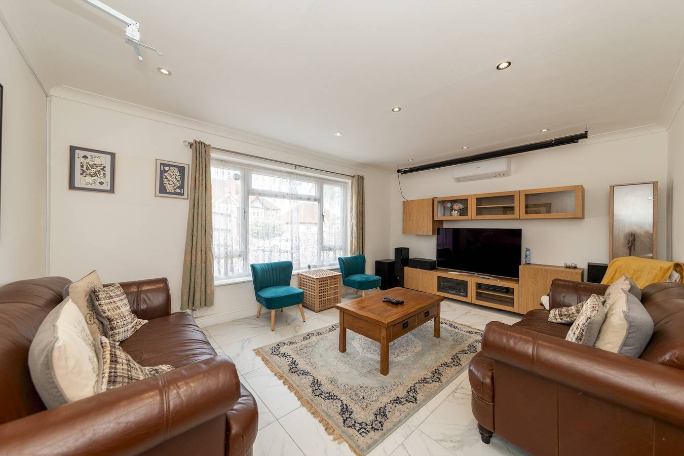 Modern House 4 Parking & Excellent Transport Links - Pass the Keys in Reading, Berkshire