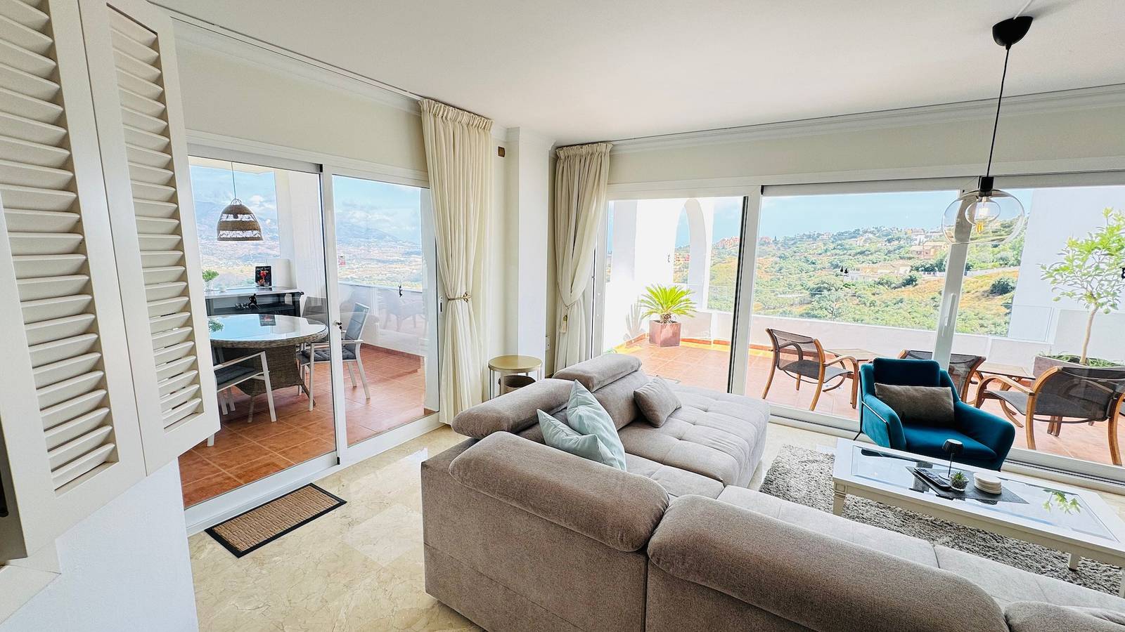 Apartamento entero, Apartamento 'Bella Vista' con vistas al mar, Wi-Fi y aire acondicionado in Urbanizacion Las Jacarandas, Ojén