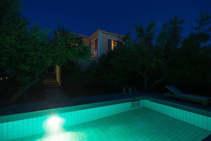 Location de vacances pour 2 personnes, avec jardin et piscine dans Gialova - 3