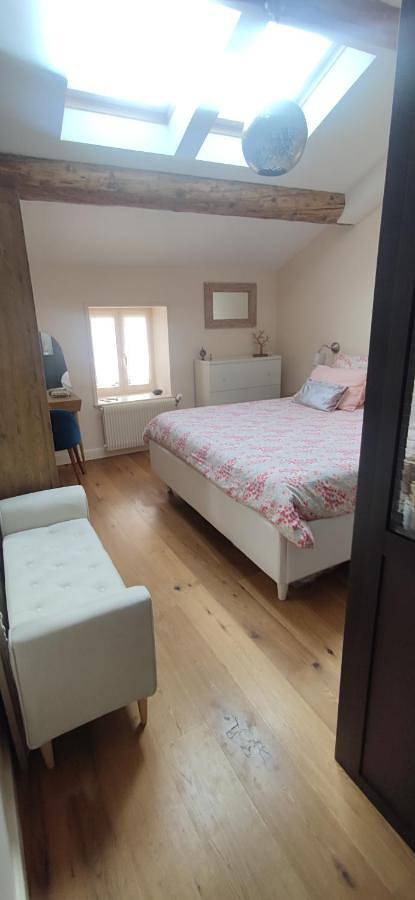 Appartement de vacances entier, Double Room with Private Bathroom in Soucieu-en-Jarrest, Lyon et ses environs