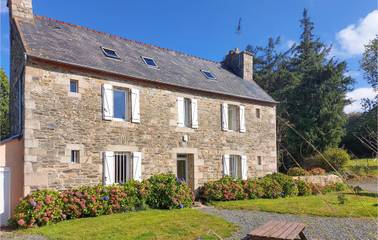 Gîte pour 10 personnes, avec jardin et terrasse, animaux acceptés à Minihy-Tréguier