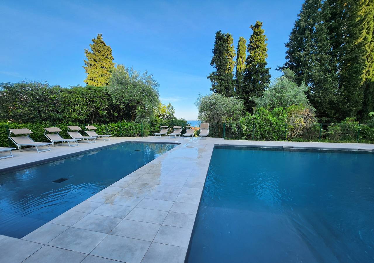 Appartamento intero, Appartamento 'Gardoncino with Pool' con vista lago, piscina condivisa e Wi-Fi in Gardone Riviera, Prealpi Gardesane