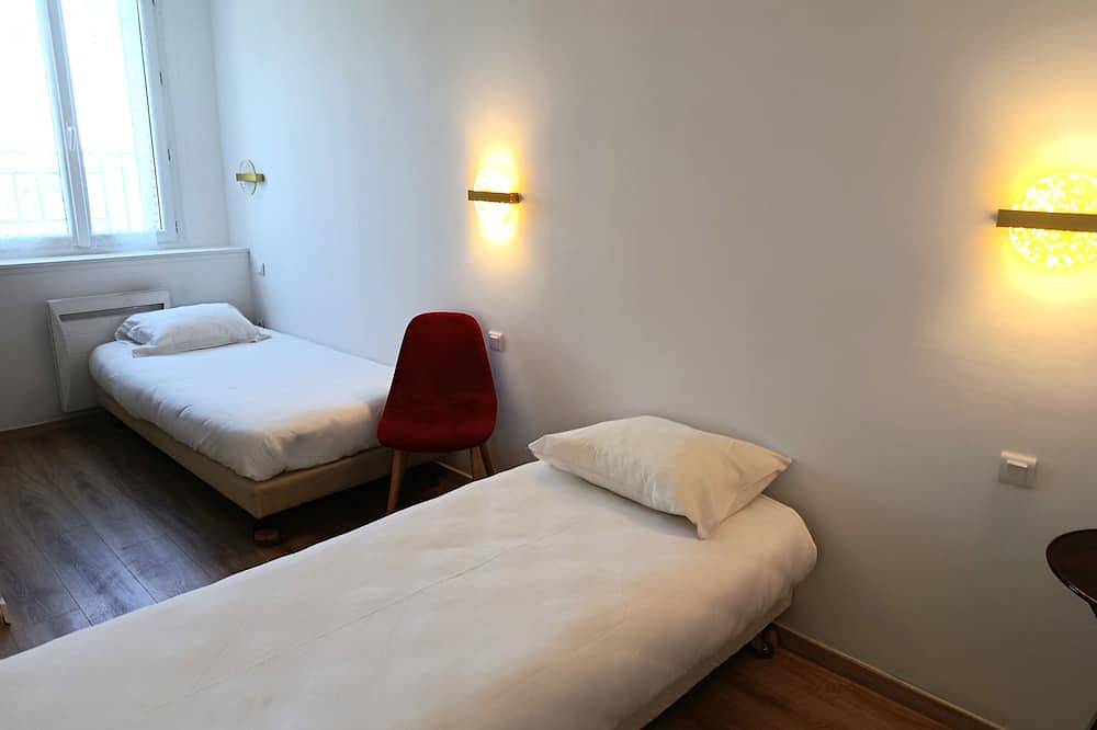 Central Family Room | Walk to Historic Town Sites | 1.8mi to Lake Swim Basin in Digne-les-Bains, Alpes-de-Haute-Provence