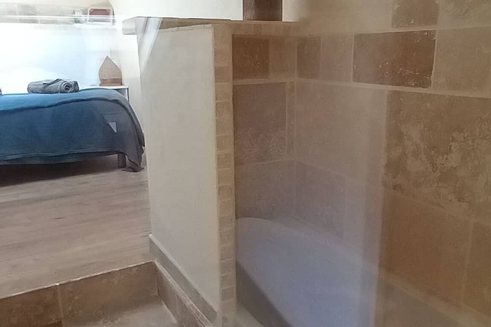 Appartement entier, Gîte Alma Bella + petite piscine intérieure chauffée- Jardin- Parking in Roche-Saint-Secret-Béconne, Région de nyons