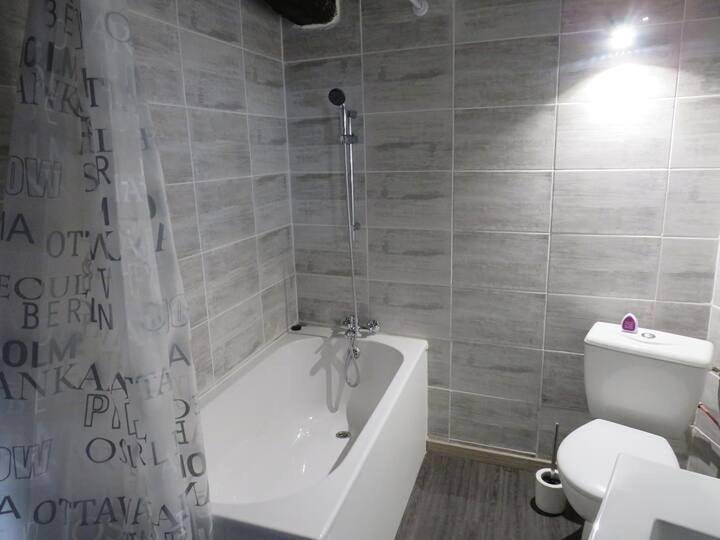 Appartement entier, Studio dans maison de village au calme in Dio-et-Valquières, Région de Lodève