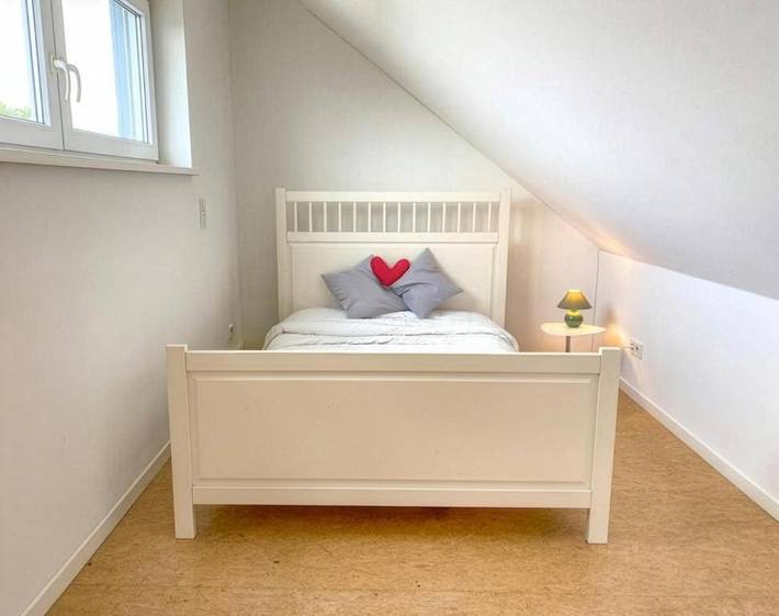 Ferienwohnung für 4 Personen, mit Balkon und Terrasse sowie Garten und Ausblick in Petersberg - 4