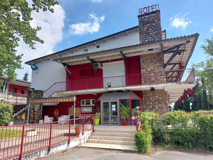 Hôtel pour 3 personnes, avec Terrasse ainsi que Jardin et Vue à Grisolles