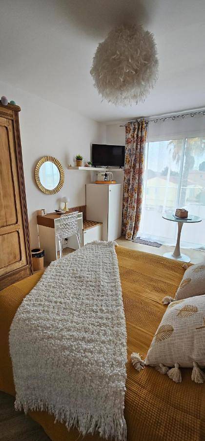 Location de vacances pour 2 personnes, avec piscine ainsi que jardin et balcon à Cardet - 4