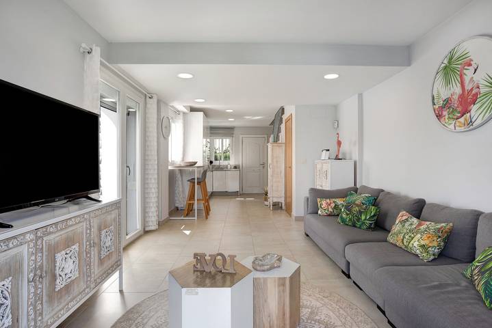Casa de vacaciones 'Villa Miradores' con piscina compartida, Wi-Fi y aire acondicionado in Atlanterra, Tarifa