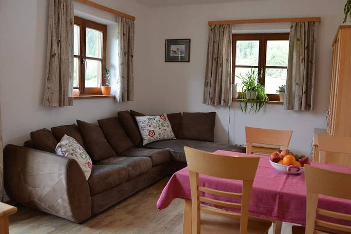 Ferienwohnung für 2 Personen, mit Balkon und Sauna sowie Garten, mit Haustier in Werfenweng