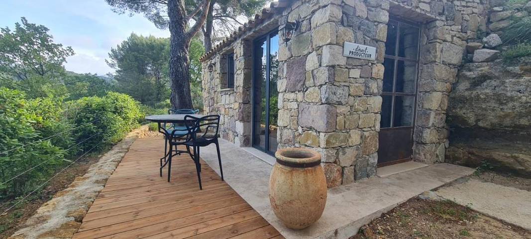 Chambre d’hôte pour 2 personnes, avec piscine ainsi que vue et jardin