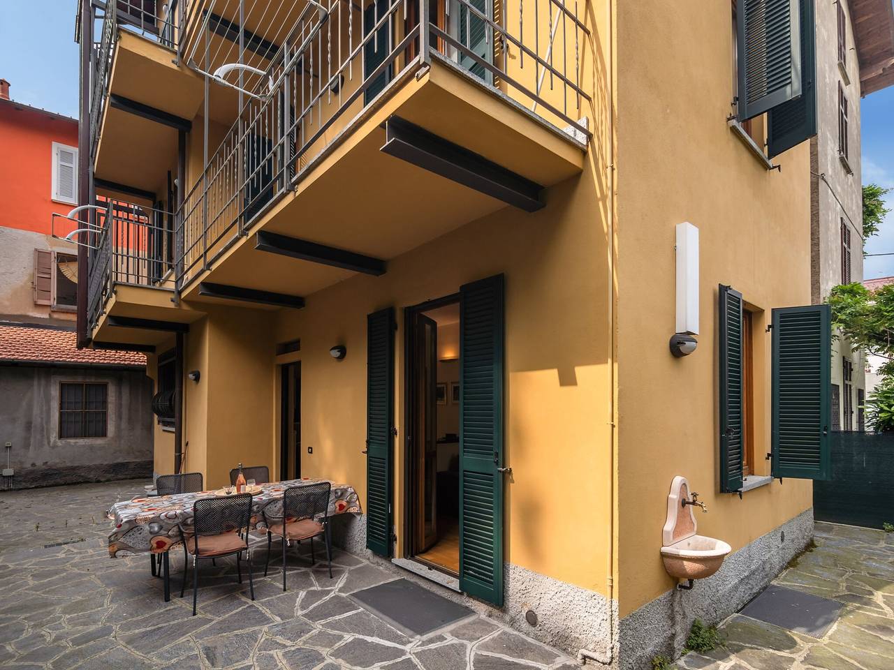 Ganze Wohnung, Modernes Apartment am See in Meina, Comune di Meina