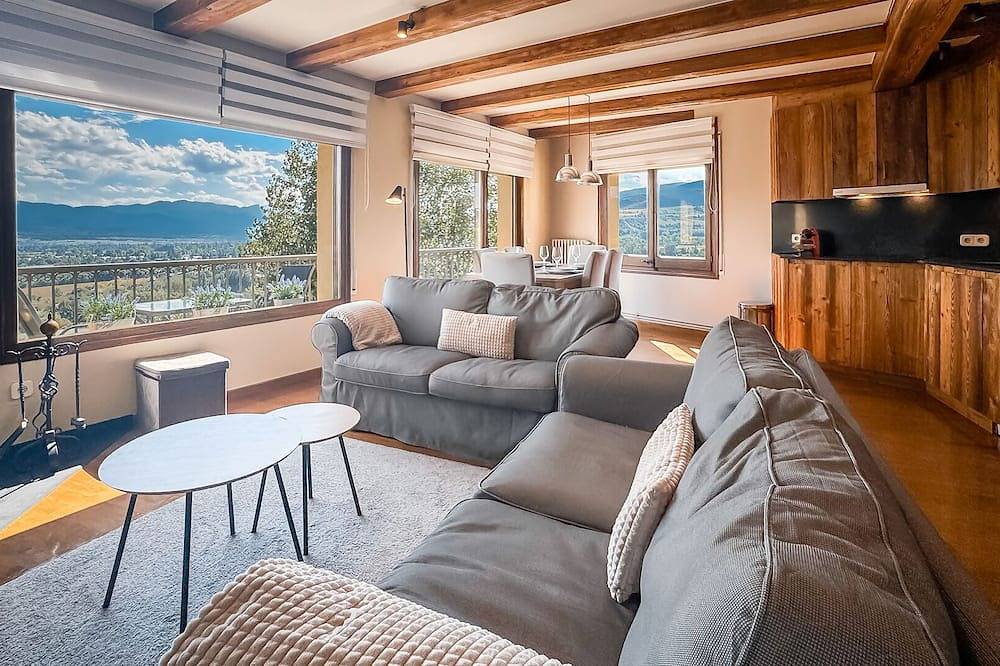 Entire apartment, Puigcerdà Cal Gatesques 1 in Puigcerdà, Catalan Pyrenees