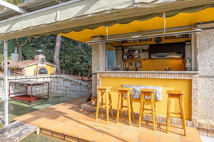 Casa de vacaciones para 10 personas, con vistas además de piscina y jardín en Sierra Norte - 2