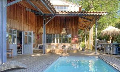 Gîte pour 9 personnes, avec terrasse ainsi que vue et piscine dans Plage du Mauret