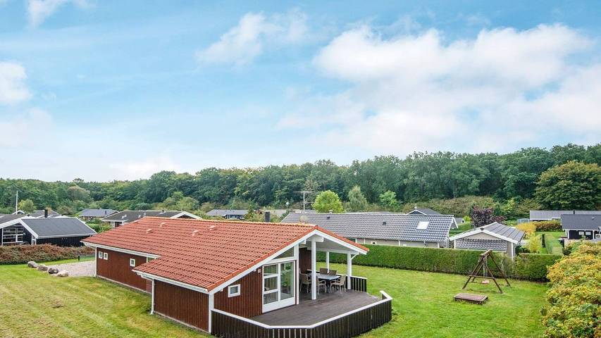 Ferienhaus für 8 Personen, mit Sauna und Whirlpool sowie Garten in Pøt Strandby