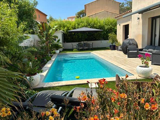 Maison d’hôte pour 2 personnes, avec Terrasse et Jardin ainsi que Piscine et Vue à Sanary-sur-Mer