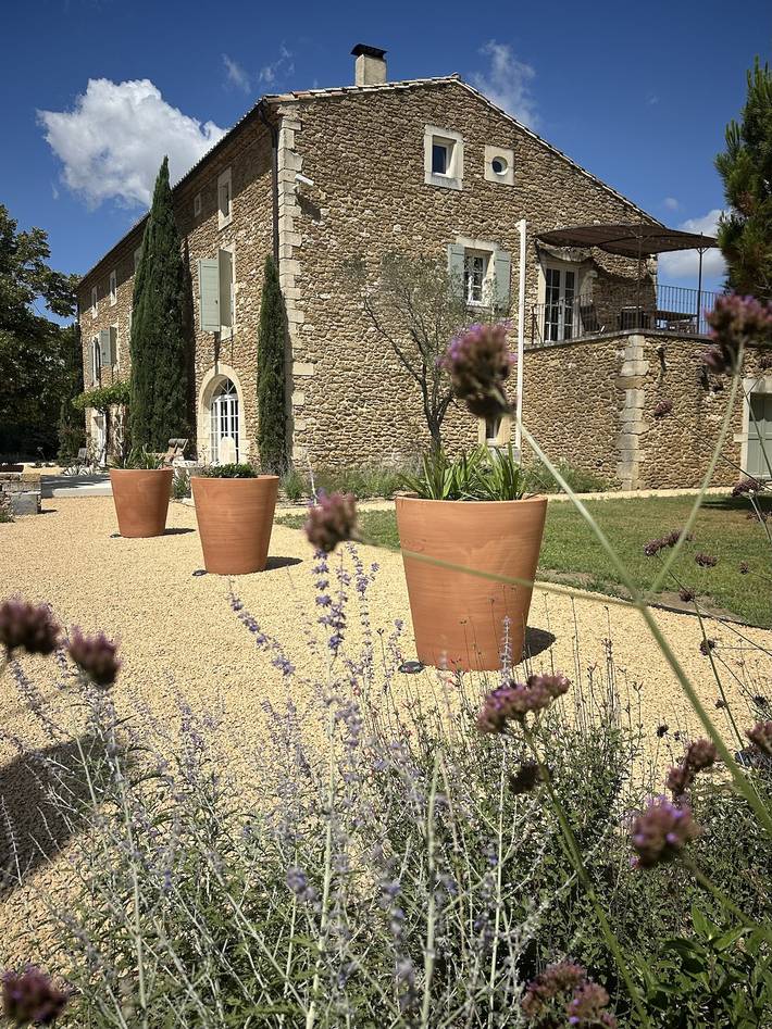 Gîte pour 4 personnes, avec piscine, adapté aux familles