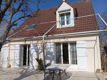 Cottage pour 9 personnes, avec jardin, animaux acceptés à Guyancourt