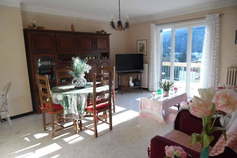 Ganze Wohnung, Gemütliche F2 Wohnung mit Terrasse, Parkplatz und Wlan - Nahe Stadtzentrum und Thermen in Montbolo, Céret und Umgebung