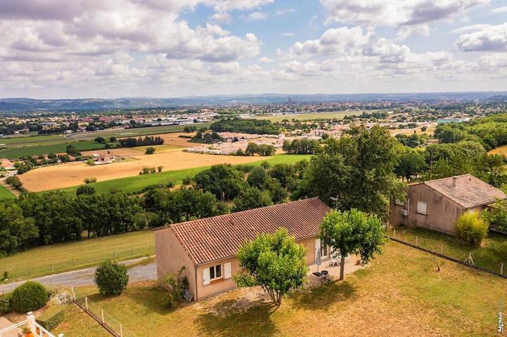 Location de vacances pour 8 personnes, avec terrasse ainsi que vue et jardin à Le Sequestre - 3