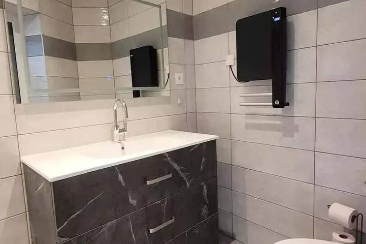 Location de vacances pour 2 personnes, avec terrasse et piscine à Aubazines - 4