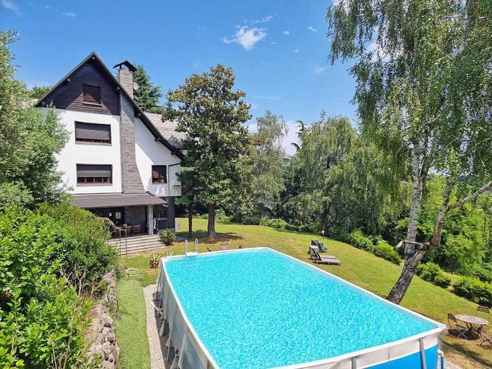 Villa per 22 persone, con piscina e giardino nonché panorama in Comune di Arona