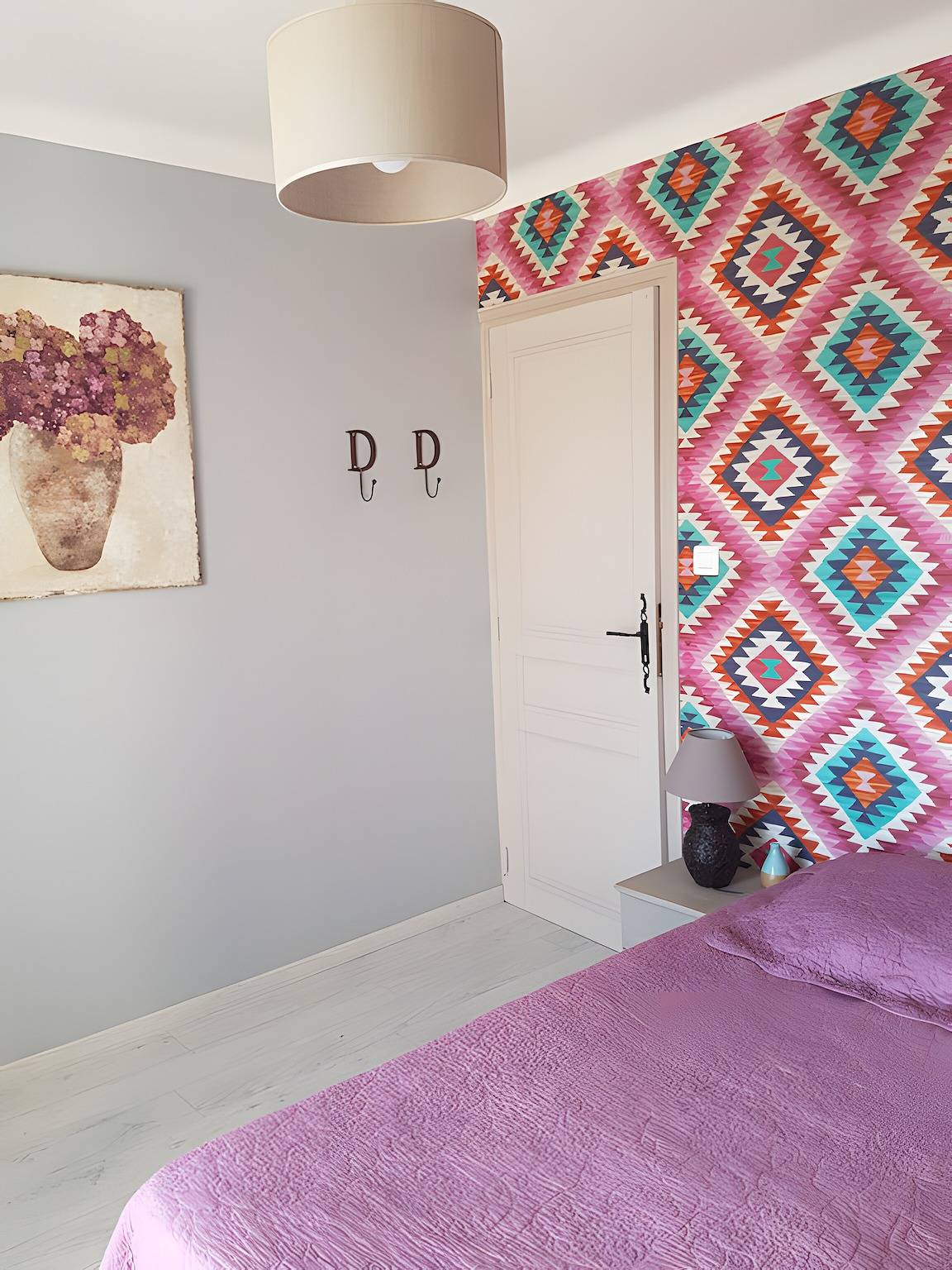 Bed and Breakfast 'Fleur De Garance' with Shared Pool, Private Terrace and Wi-Fi in Le Thor, Vaucluse