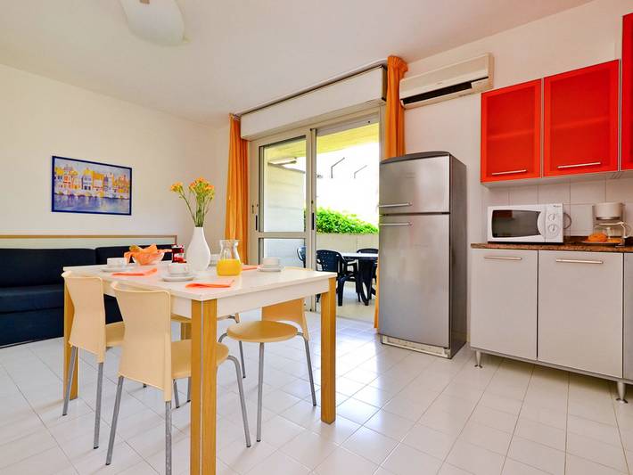 Ferienwohnung für 5 Personen, mit Garten und Kinderpool sowie Balkon, mit Haustier in Lignano Pineta - 2