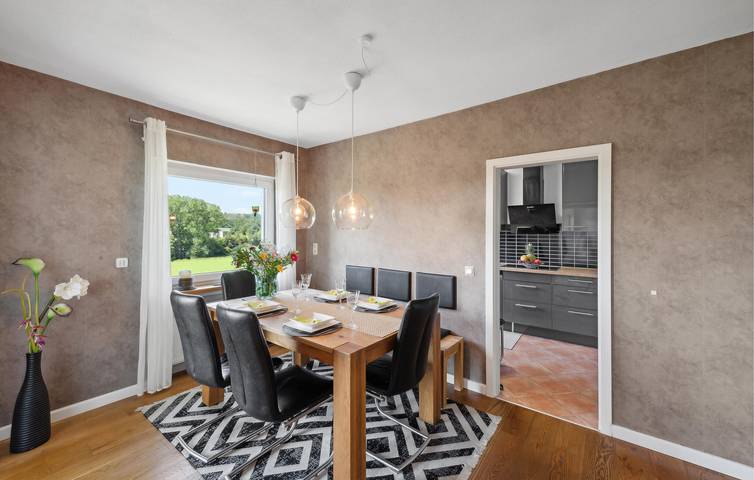 Ganze Ferienwohnung, Saxler Appartement mit Terrasse, Parkplatz & Satelliten-TV in Gillenfeld, Vulkaneifel