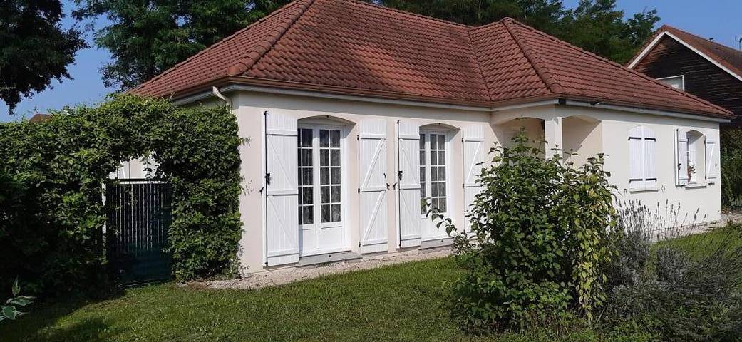Gîte pour 6 personnes, avec terrasse et jardin