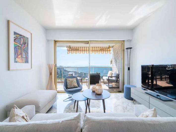 Gîte pour 4 personnes, avec terrasse et piscine, adapté aux familles dans Cannes La Bocca - 2