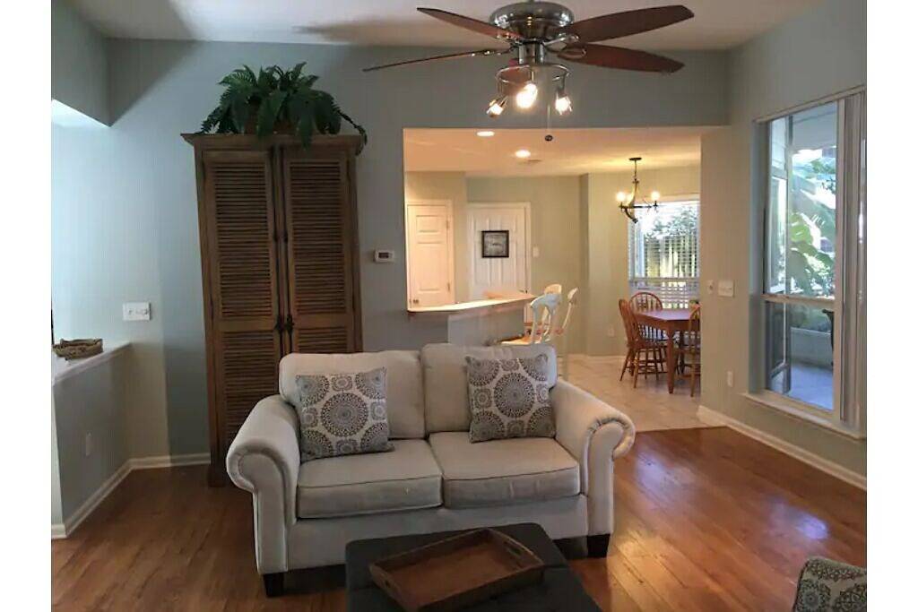 Charming Guest House on Private 5 Acre Riverfront Estate with Dock in Clay County (FL)