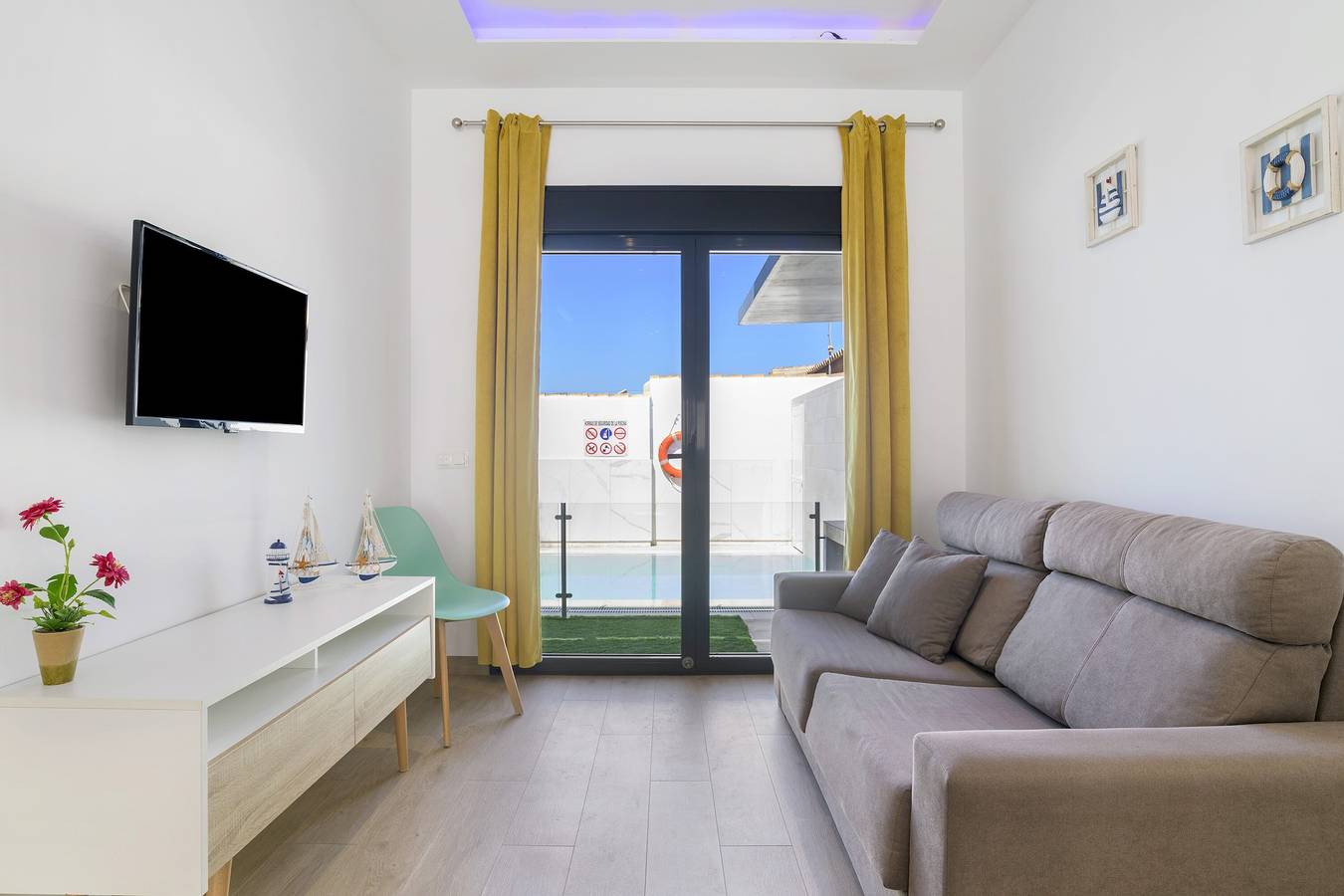 Holiday Home 'Casas Las Arenas 3' with Private Saltwater Pool, Wi-Fi & Air Conditioning in Conil de la Frontera, Costa de la Luz