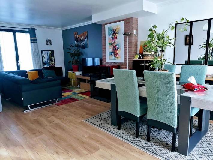 Location de vacances pour 9 personnes, avec Terrasse ainsi que Jardin et Vue à Coulommiers (Seine-et-Marne)