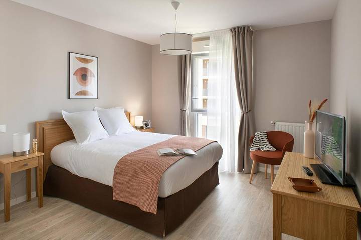Appart’hôtel pour 2 personnes, avec sauna et vue ainsi que jardin et piscine