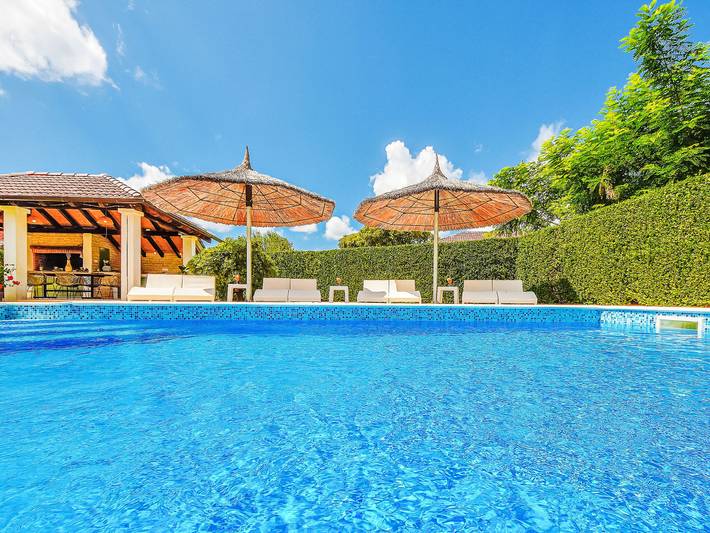 Ferienwohnung für 4 Personen, mit Terrasse und Garten in Biograd na Moru