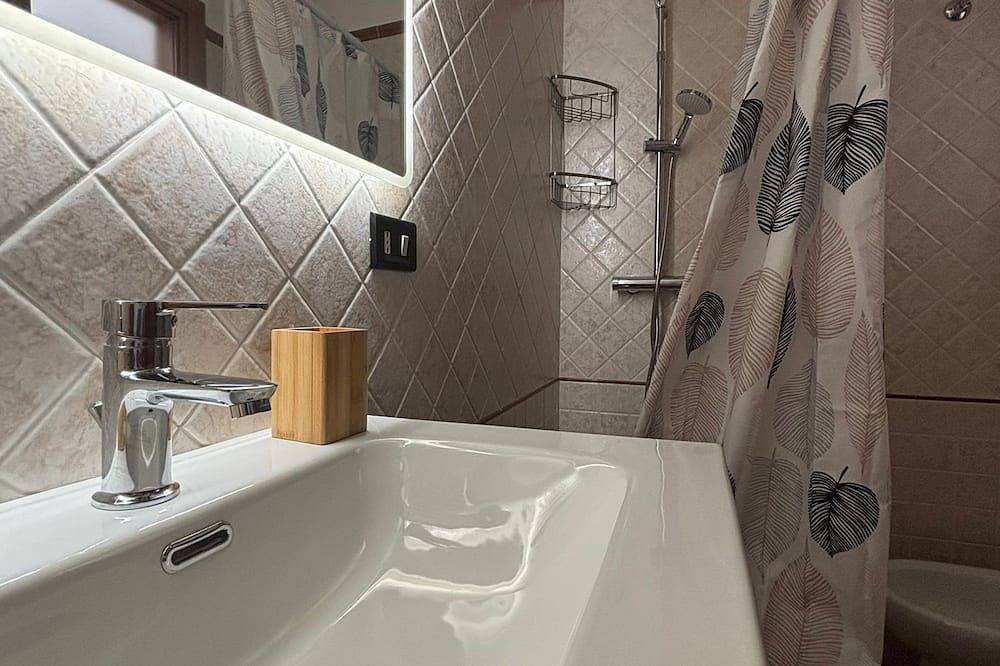 Apartamento entero, Casaggiù traditional house just steps from the towncenter & seaside destinations in San Vito dei Normanni, Salento