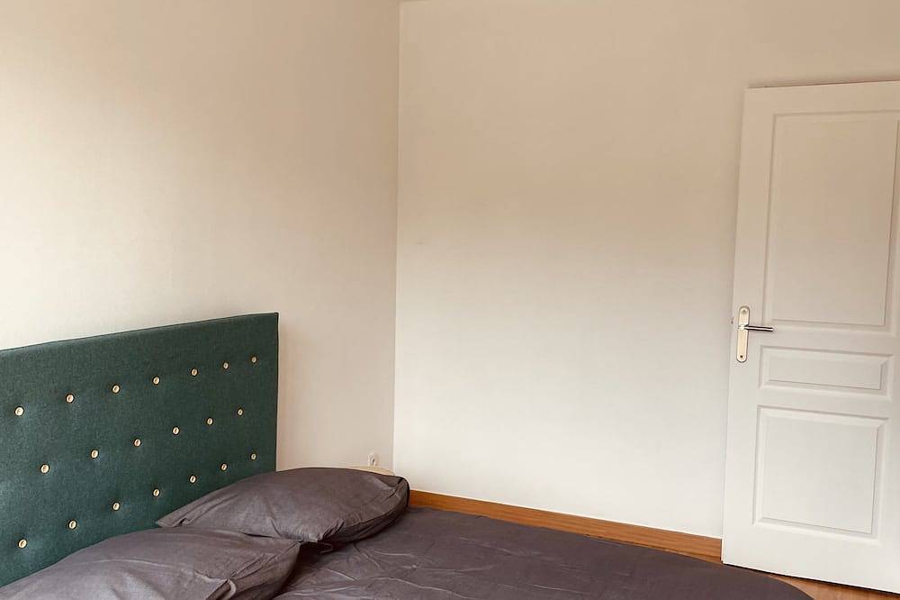 Entire apartment, Apartment with private parking in Dijon, Dijon region