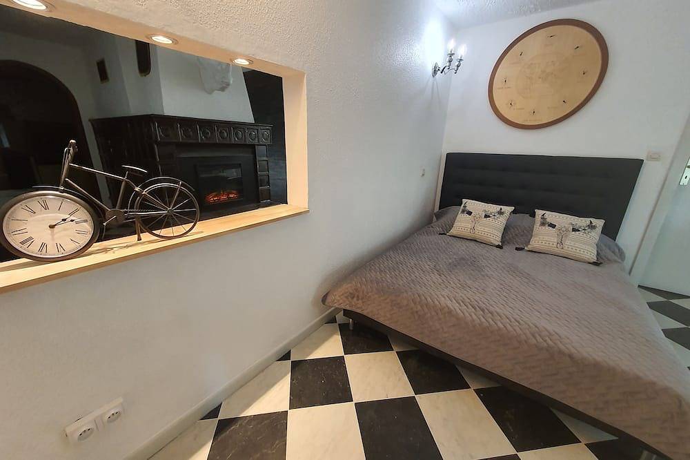 Entire apartment, Gite L'Echiquier garden apartment terrace, outdoor swimming pool in Soultzeren, Parc naturel régional des Ballons des Vosges