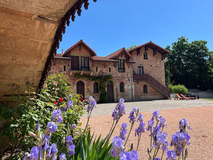 Gîte pour 6 personnes, avec jardin et terrasse à Chanonat